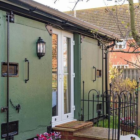 Plumcot Halt By Bloom Stays Canterbury Exterior foto